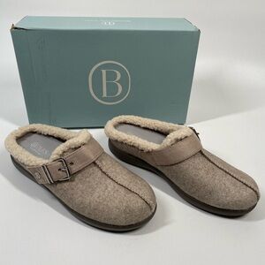 NIB Bzees Eternity Mules Women’s Size 7 Wide Beige